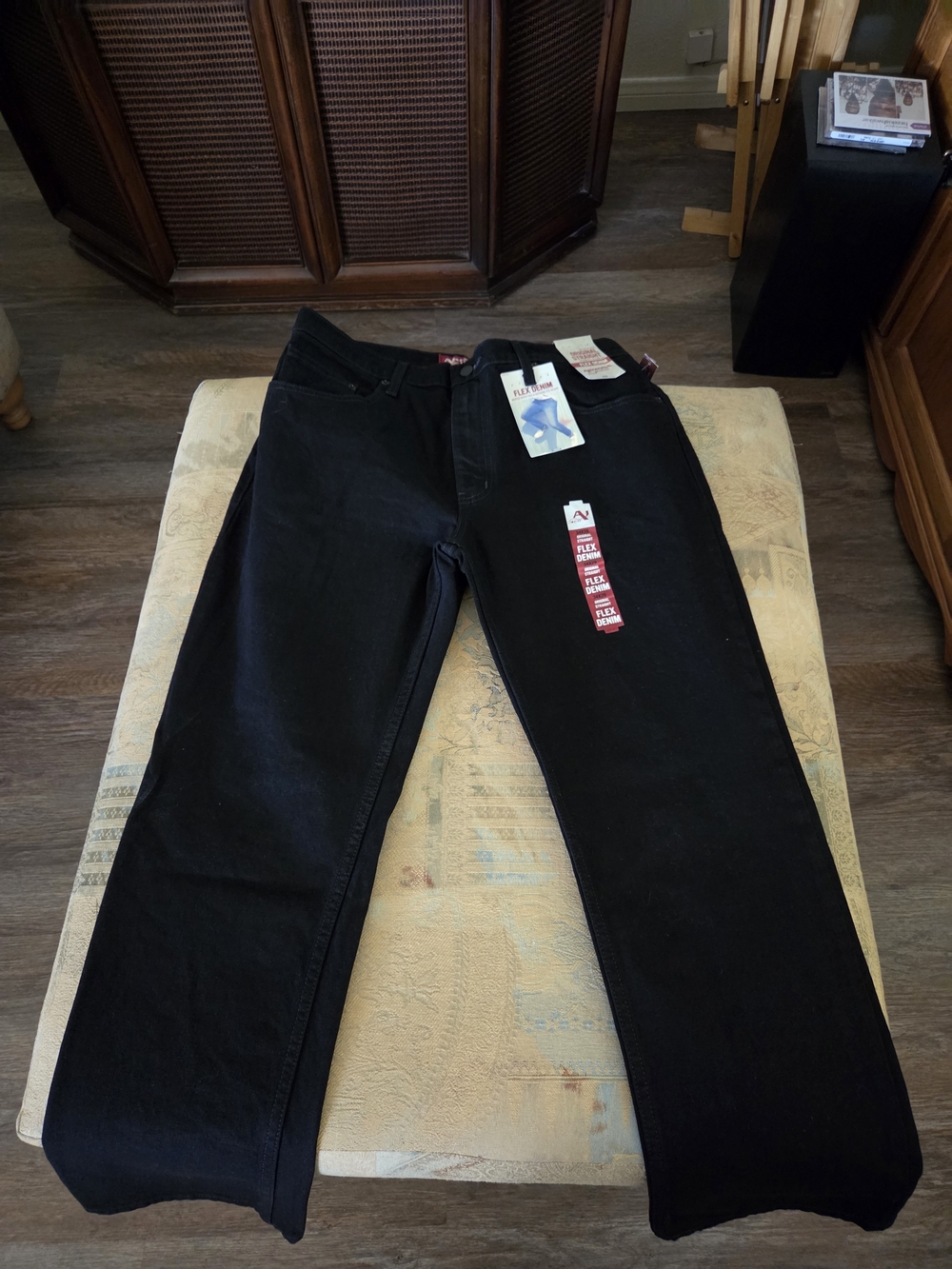 Arizona Men's Black Straight Fit & Leg Flex Denim Jeans